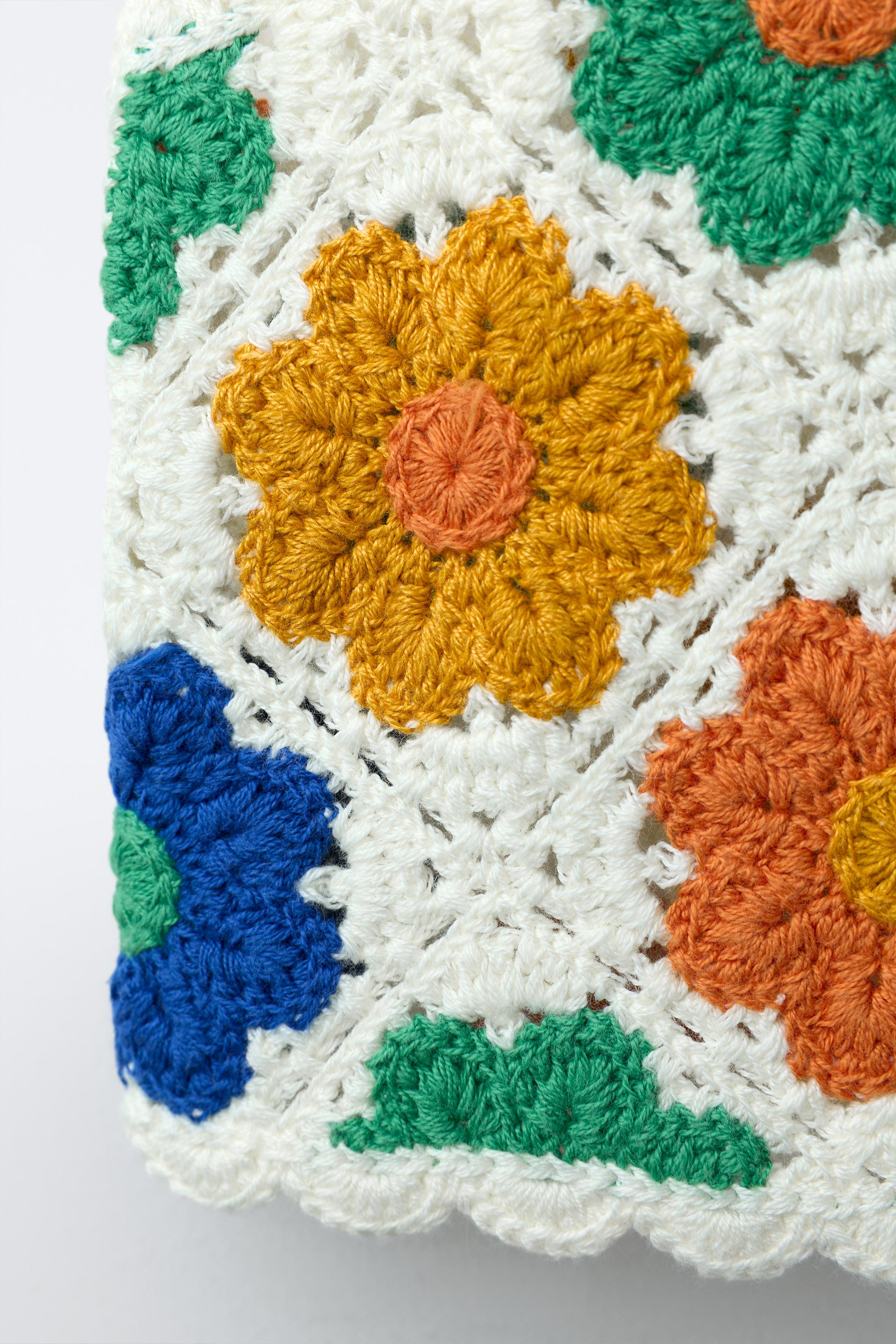TOP EN MAILLE CROCHET À FLEURS
